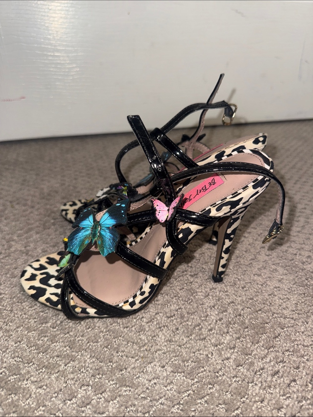 Betsey Johnson Black Butterfly Strappy Sandals - Leopard Insole Size 7 Womens - Picture 2 of 3